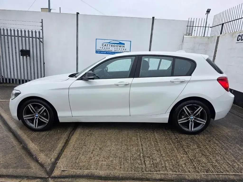 Begagnad BMW 120 Sport Line 184 HK (135 kW) 2014 Vit Halvkombi