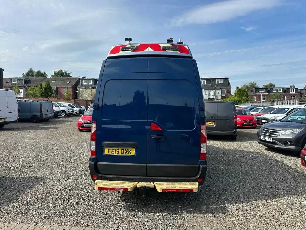 Used Vauxhall Movano 145 HP (106 kW) 2019 Blue MPV