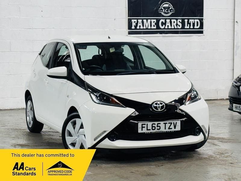 White Used 2015 Toyota Aygo X-play Hatchback | £7,000 (Good price) - Image 1/3