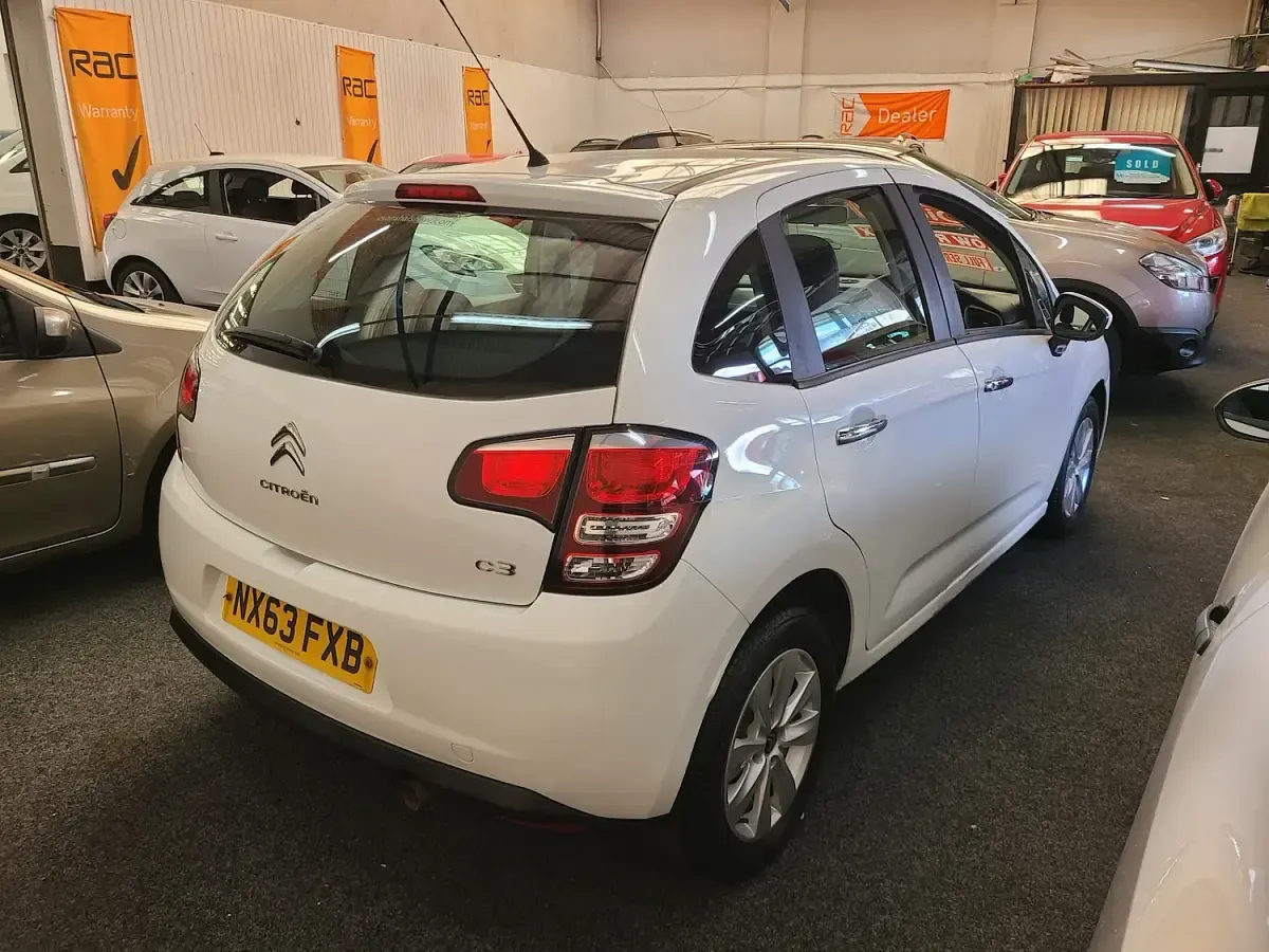 Used Citroën C3 VTR Sport 68 HP (50 kW) 2013 White Hatchback