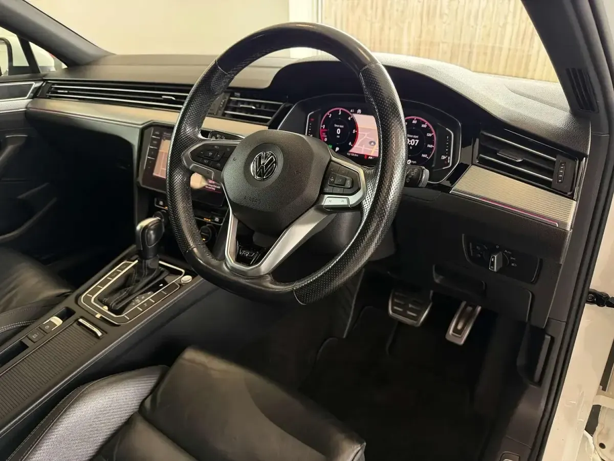 Used VW Passat R-line 190 HP (139 kW) 2020 White Estate