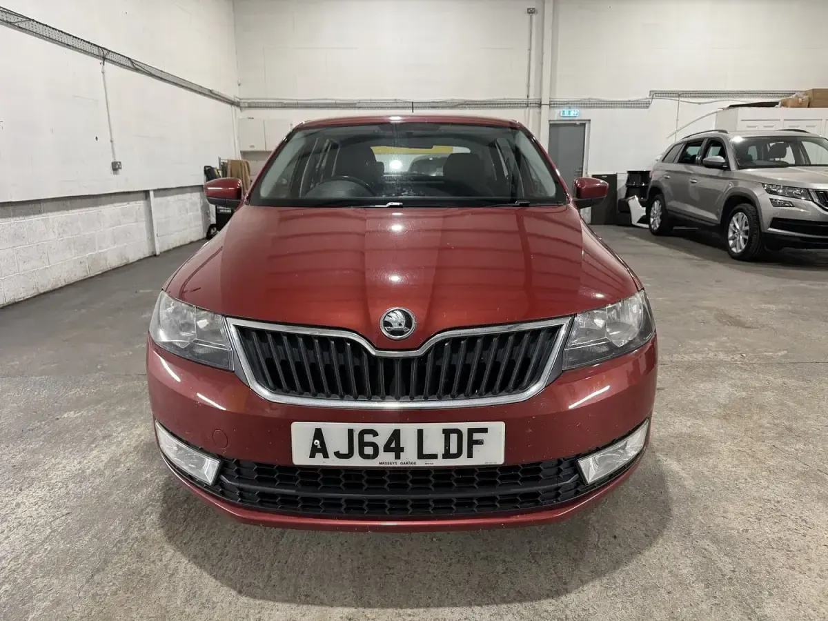 Used Skoda Rapid SE 105 HP (77 kW) 2015 Red Hatchback