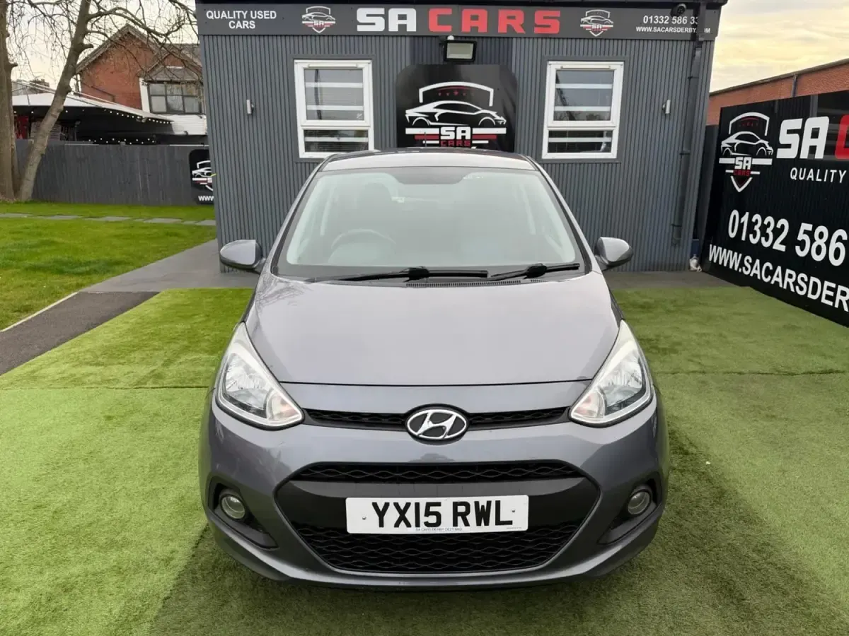 Usado Hyundai i10 SE 87 HP (63 kW) 2015 Cinzento Citadino
