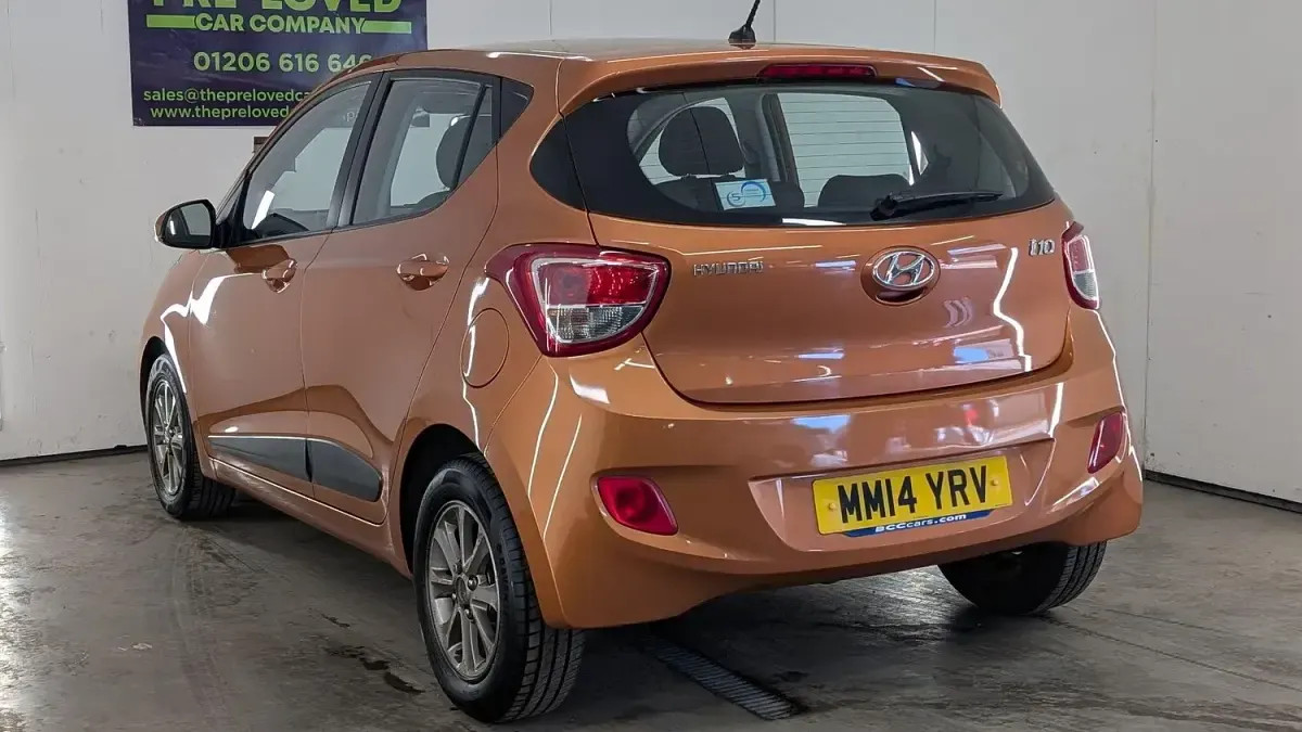 Used Hyundai i10 Premium 67 HP (49 kW) 2014 Orange Hatchback