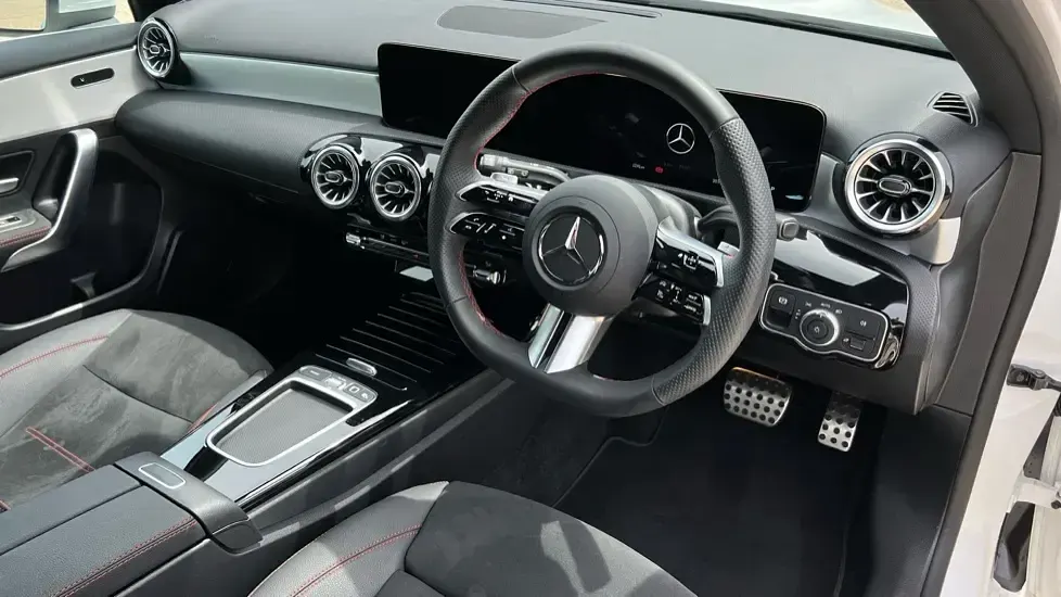 Used Mercedes A200 Executive 163 HP (119 kW) 2025 Polar white