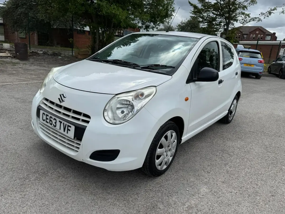 Used Suzuki Alto 68 HP (50 kW) 2013 White Hatchback