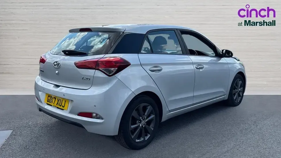 Used Hyundai i20 Edition 100 HP (73 kW) 2017 Silver Hatchback