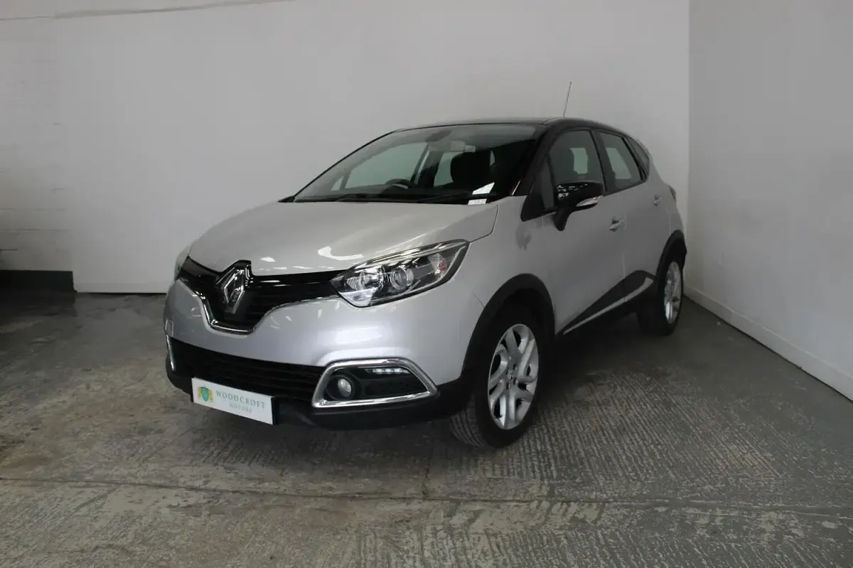 Used Renault Captur Dynamique 90 HP (66 kW) 2016 Silver SUV