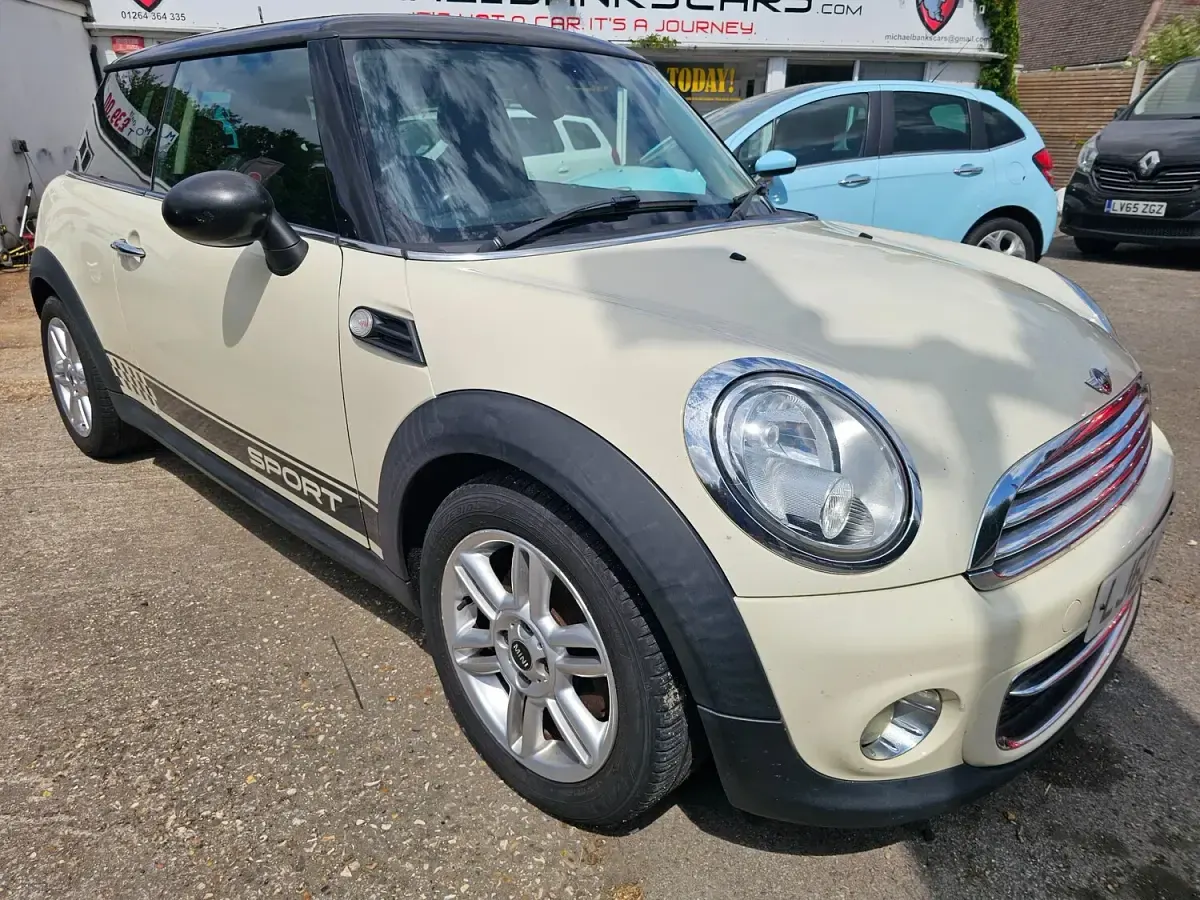 Used Mini Cooper D Hatch 112 HP (82 kW) 2013 White Hatchback