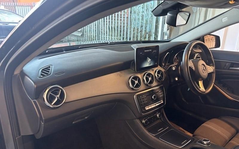 Used Mercedes GLA180 Urban 122 HP (89 kW) 2019 Grey SUV