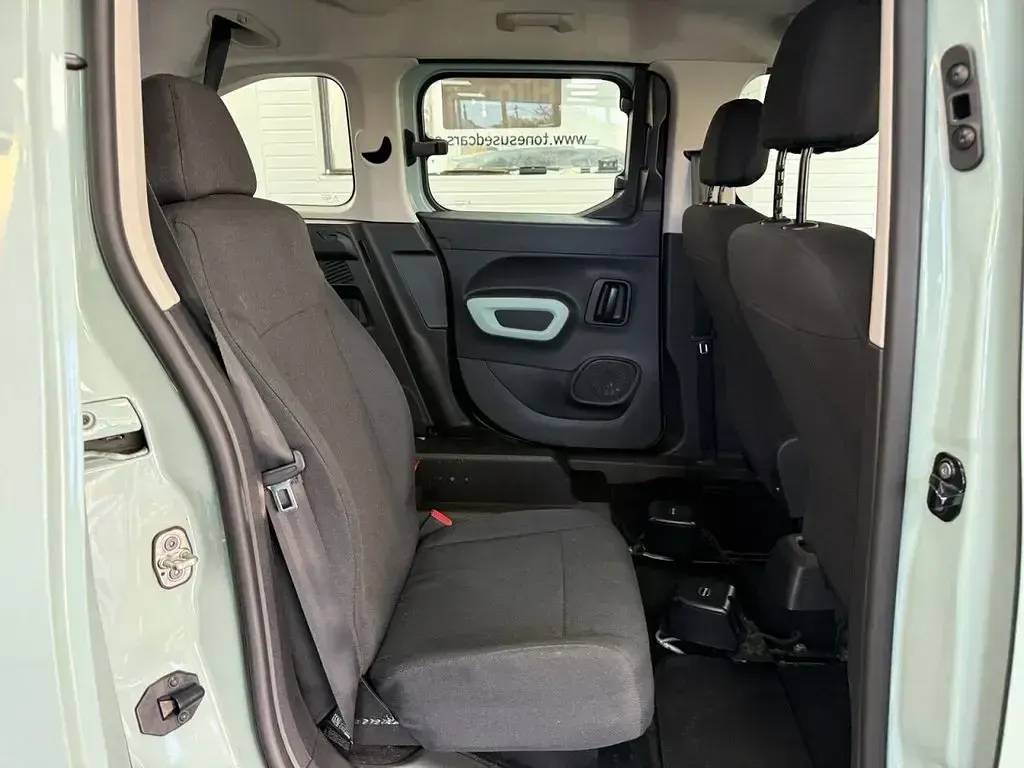 Used Citroën Berlingo Feel 101 HP (74 kW) 2020 Green MPV