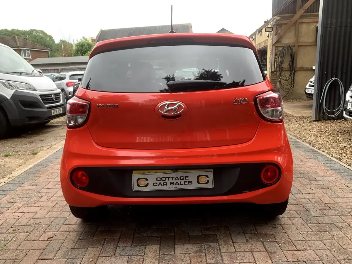 Used Hyundai i10 Premium SE 87 HP (63 kW) 2019 Red Hatchback