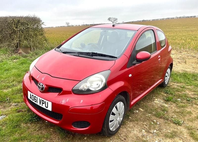 Used Toyota Aygo 68 HP (50 kW) 2011 Red Hatchback