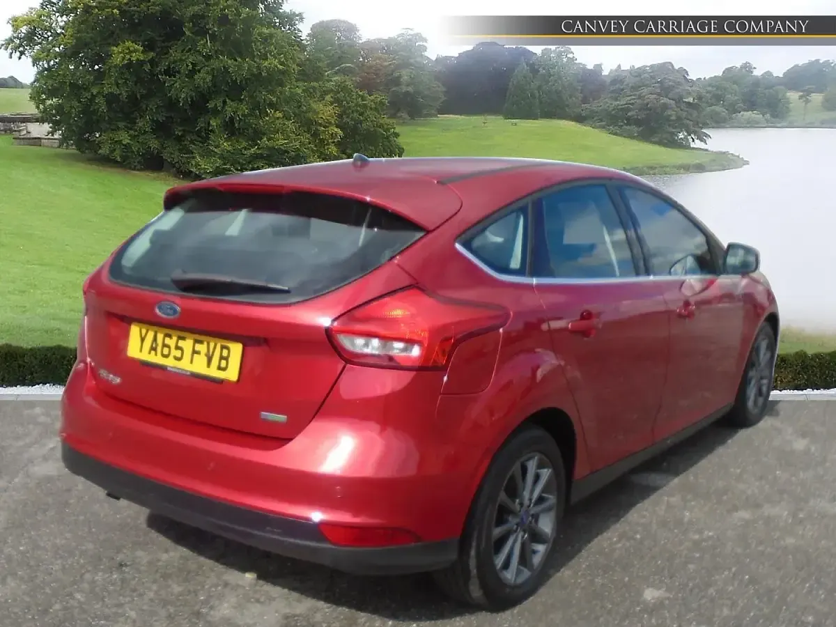 Used Ford Focus Titanium 125 HP (91 kW) 2015 Red Hatchback