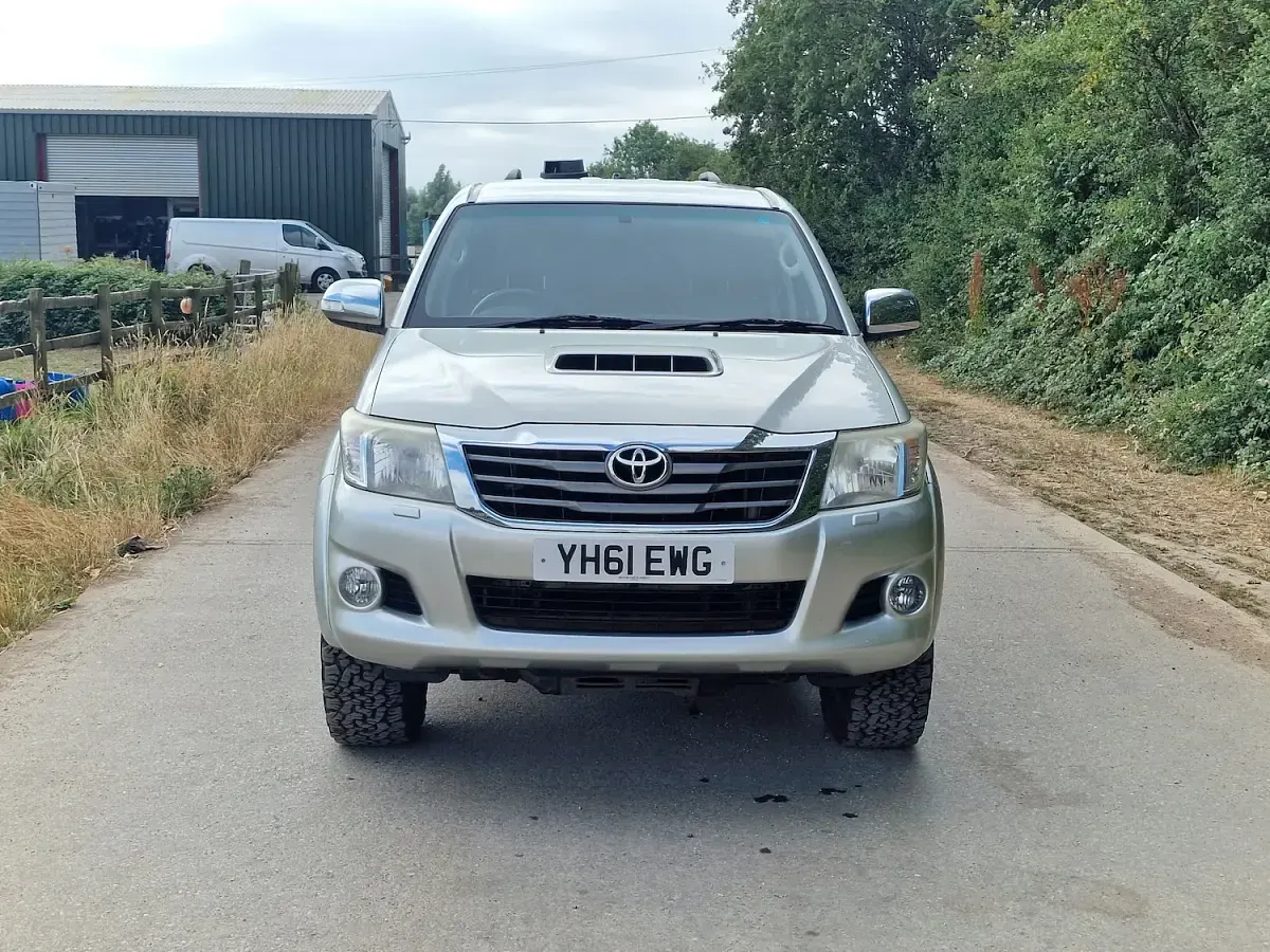 Used Toyota HiLux 169 HP (124 kW) 2011 Silver Pickup