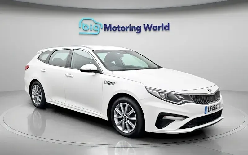 Used Kia Optima 136 HP (100 kW) 2019 White Estate