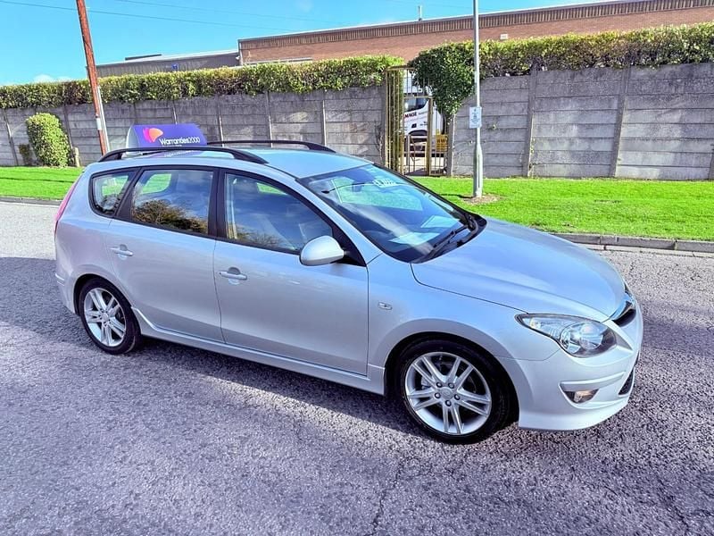 Silver Used 2010 Hyundai i30 Premium Estate | £1,999 (Good price) - Image 1/4