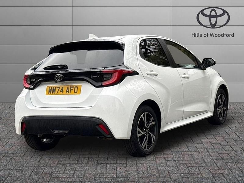 Used Toyota Yaris Hybrid Design 2025 White Hatchback