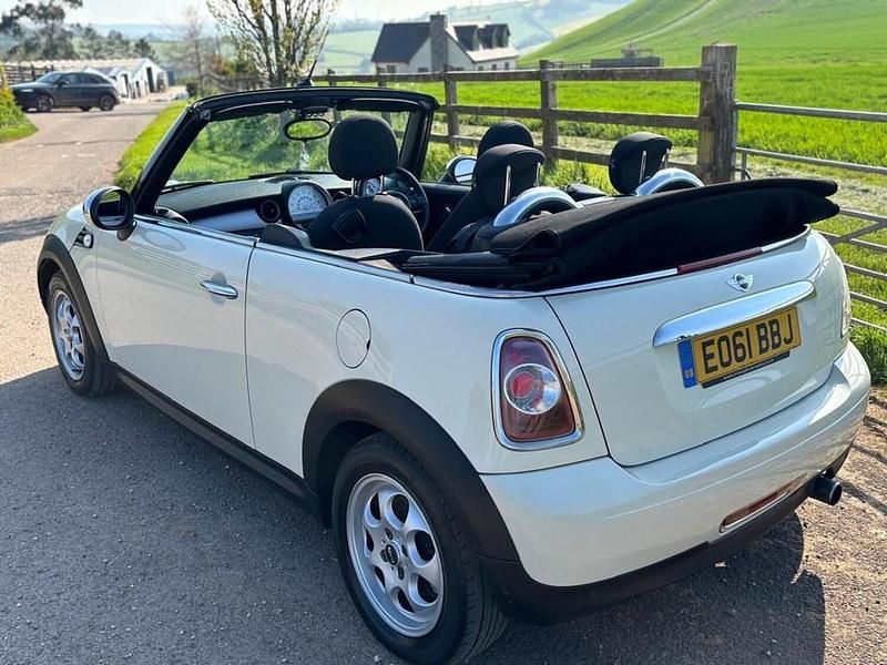 Begagnad Mini ONE 98 HK (72 kW) 2011 Vit Halvkombi