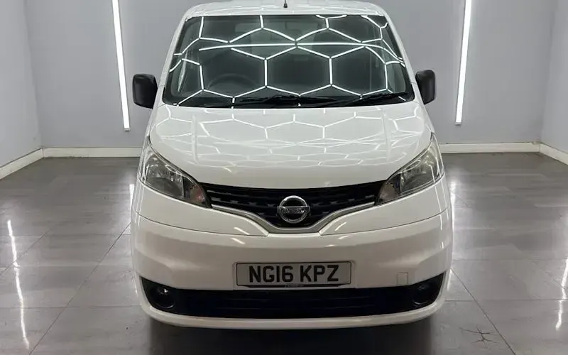 Used Nissan NV200 Acenta 90 HP (66 kW) 2016 White MPV