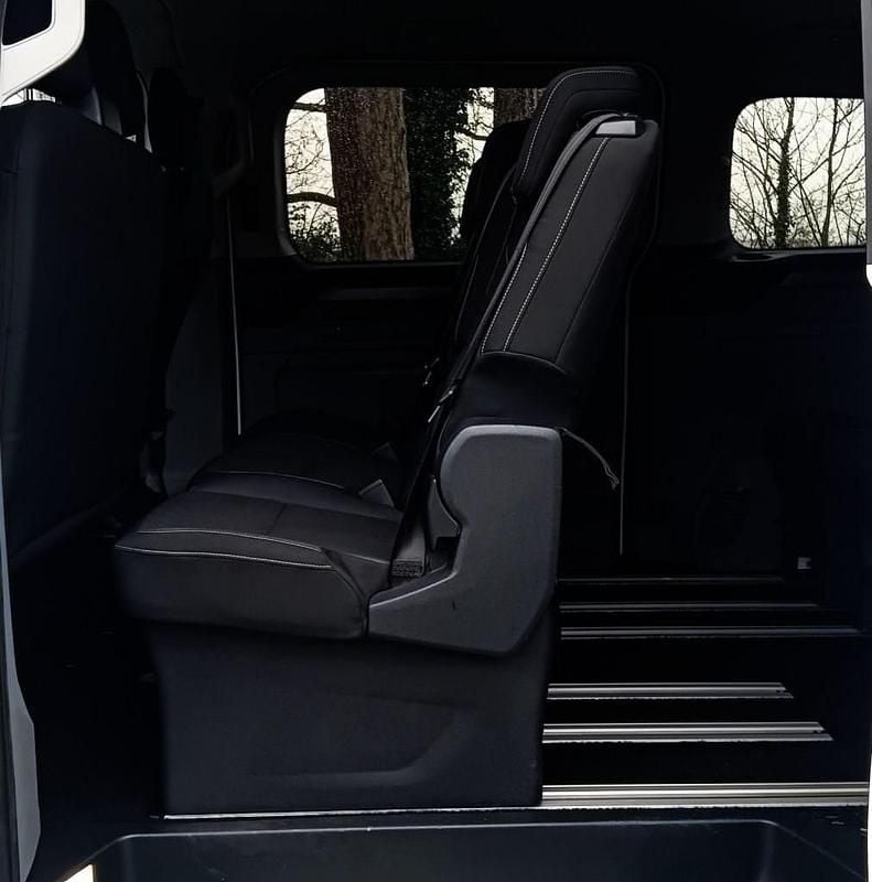 Usado Ford Tourneo Titanium 136 HP (100 kW) 2024 Branco Monovolume