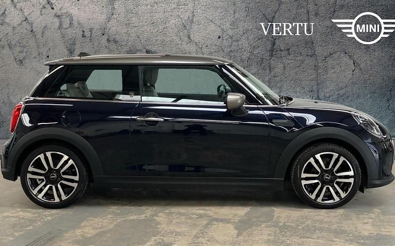 Begagnad Mini Cooper Exclusive 136 HK (100 kW) 2022 Svart Halvkombi