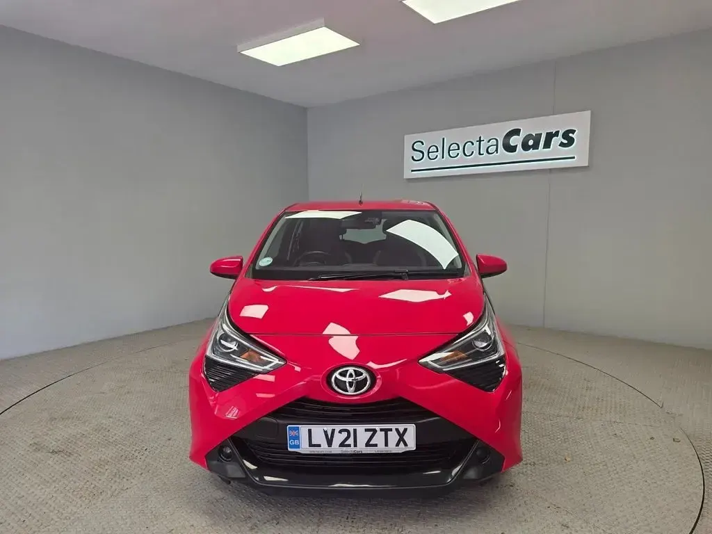 Used Toyota Aygo X-play 72 HP (52 kW) 2021 Red Hatchback