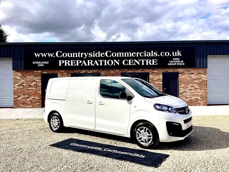 White Used 2022 Vauxhall Vivaro Sportive MPV | £7,450 (Super price) - Image 1/4