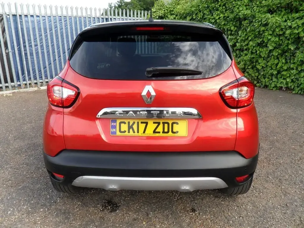 Used Renault Captur Signature 120 HP (88 kW) 2017 Red SUV