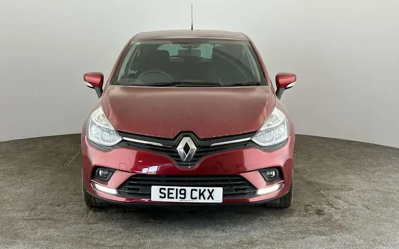 Used Renault Clio Iconic 90 HP (66 kW) 2019 Red Hatchback