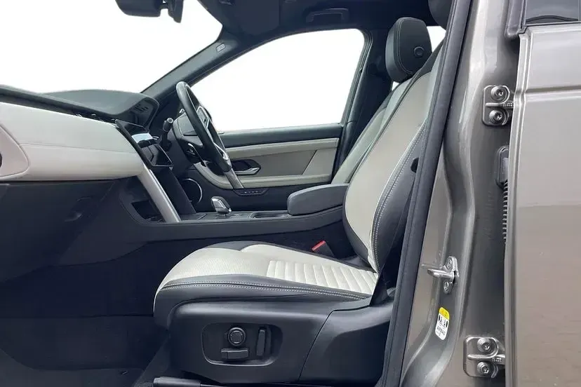 Used Land Rover Discovery Sport HSE Dynamic 204 HP (150 kW) 2024 Silver SUV