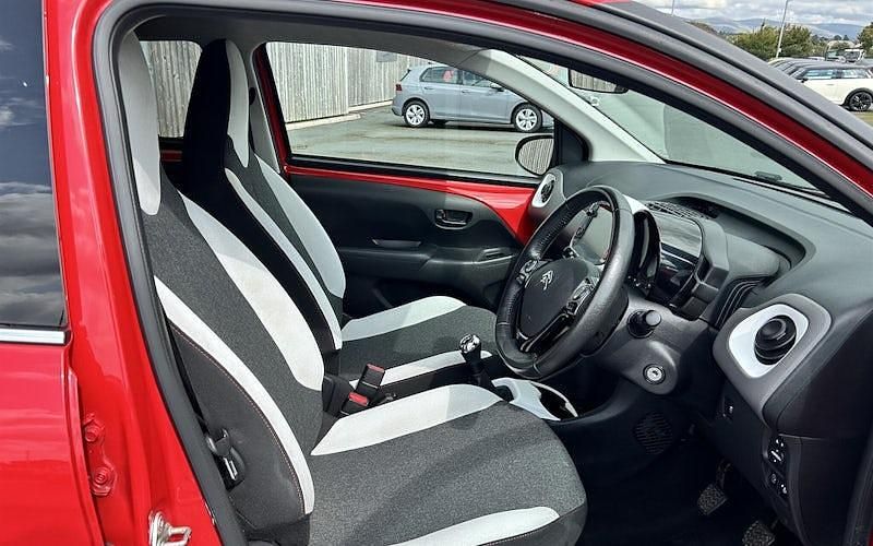 Używany Citroën C1 72 KM (52 kW) 2021 Czerwony Hatchback