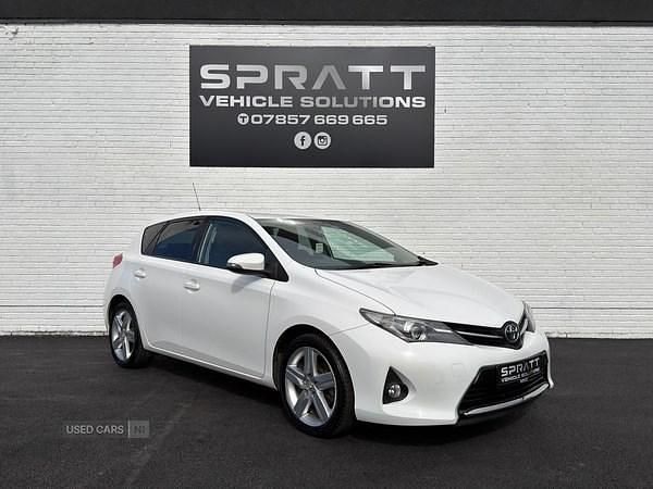 Used Toyota Auris Sport 130 HP (95 kW) 2013 White Hatchback