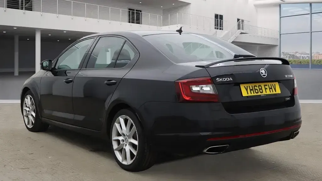 Usado Skoda Octavia vRS 230 HP (169 kW) 2018 Preto Citadino