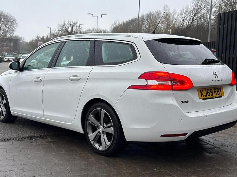 Used Peugeot 308 SW Allure 129 HP (94 kW) 2020 White Estate