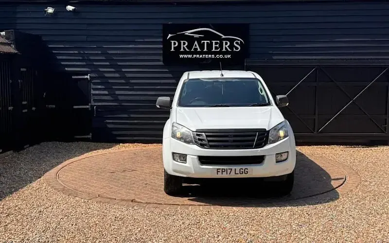 Used Isuzu D-Max 163 HP (119 kW) 2017 White Pickup