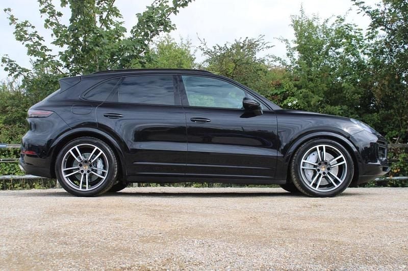 Used Porsche Cayenne Turbo 550 HP (404 kW) 2018 Black SUV