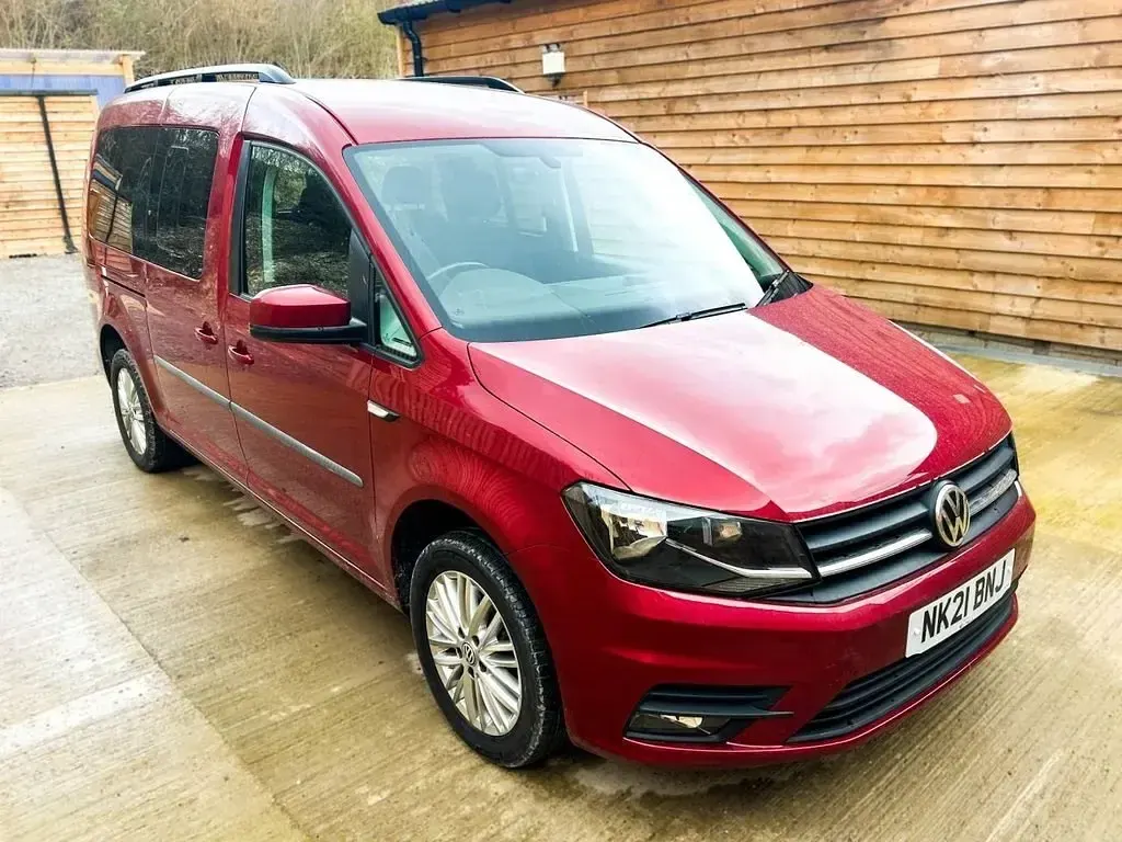 Begagnad VW Caddy Maxi Life 122 HK (89 kW) 2021 Röd Minibuss