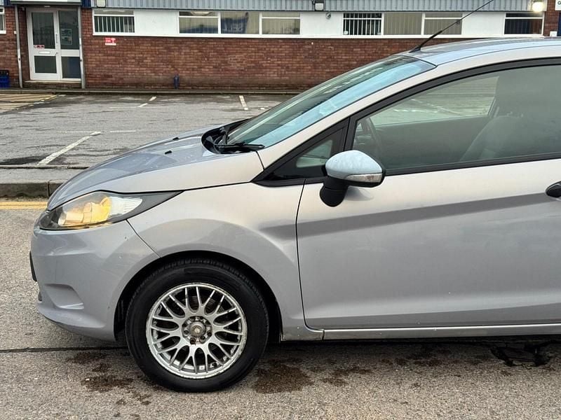 Used Ford Fiesta 70 HP (51 kW) 2012 Silver Hatchback
