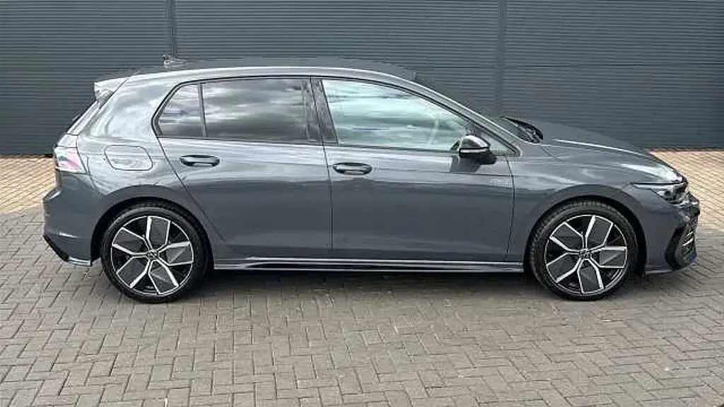 Second-hand VW Golf VIII 150 CP (110 kW) 2025