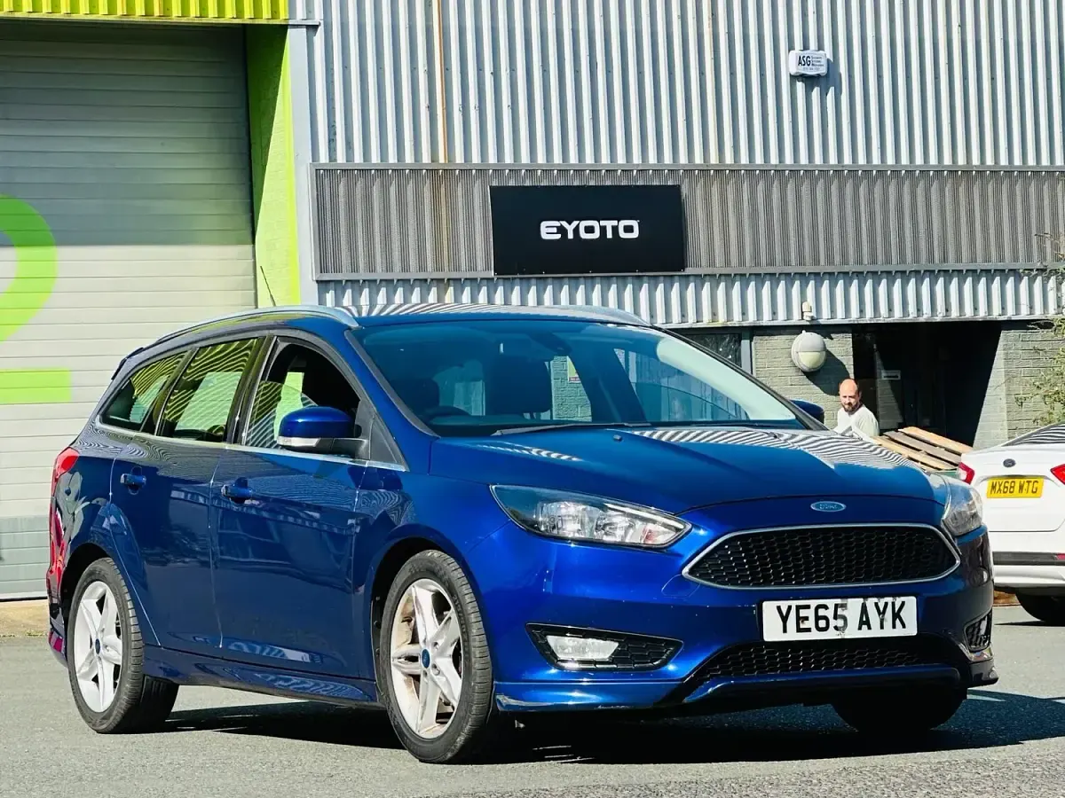 Used Ford Focus Zetec 120 HP (88 kW) 2015 Blue Estate