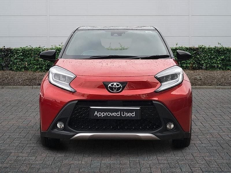 Used Toyota Aygo X 72 HP (52 kW) 2024 Red SUV