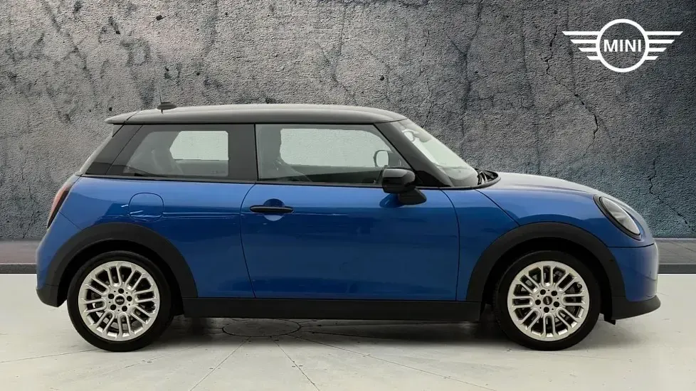 Used Mini Cooper Hatch 154 HP (113 kW) 2024 Blue Hatchback