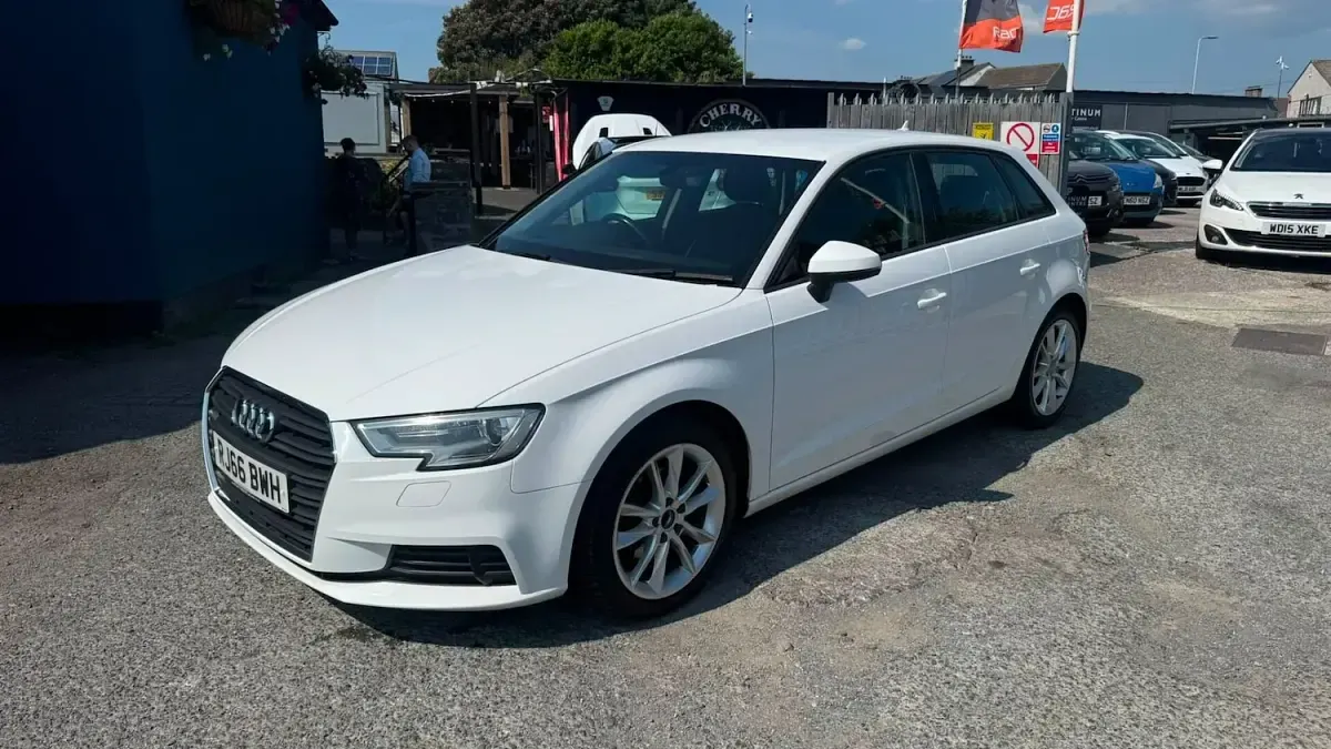 Used Audi A3 2016 White Hatchback