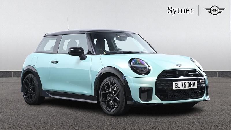 Begagnad Mini Cooper Hatch 113 kW (154 HK) 2025 Grön Halvkombi