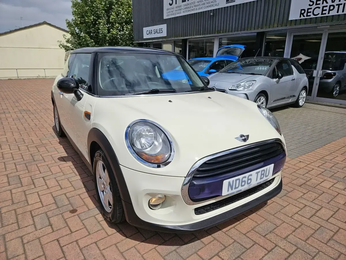 Used Mini Cooper Hatch 2017 White Hatchback