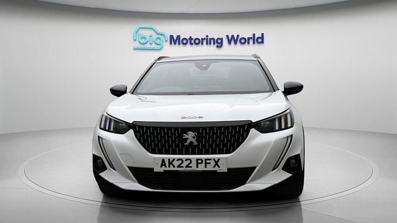 Used Peugeot 2008 GT 131 HP (96 kW) 2022 White SUV