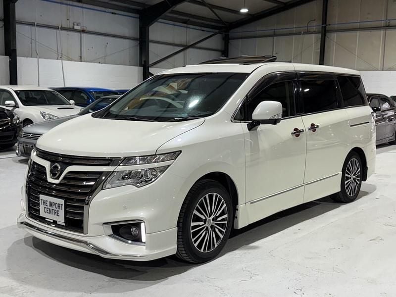White Used 2014 Nissan Elgrand Premium Edition MPV | £7,995 (Good price) - Image 1/4