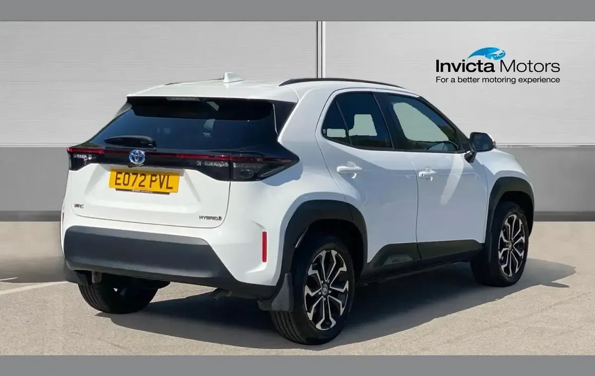 Used Toyota Yaris Cross Design 113 HP (83 kW) 2022 White SUV