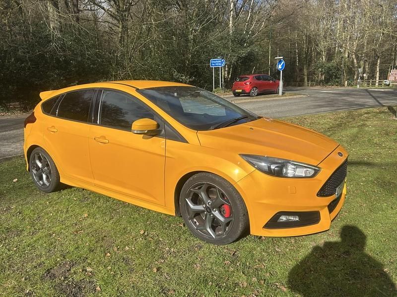 Używany Ford Focus ST 2017 Żółty Hatchback
